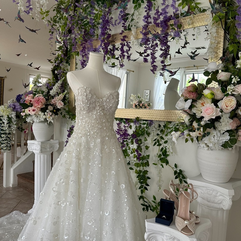 Elegant White Floral Wedding Dress